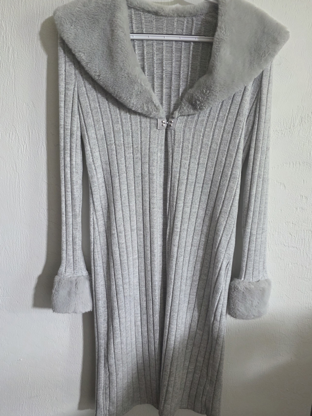 Ribbed Knit Duster Cardigan Sweater Clasp Front Fur Trim Grey